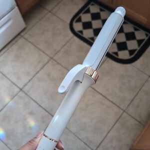 White Curling Iron w/ Rose Gold Accents